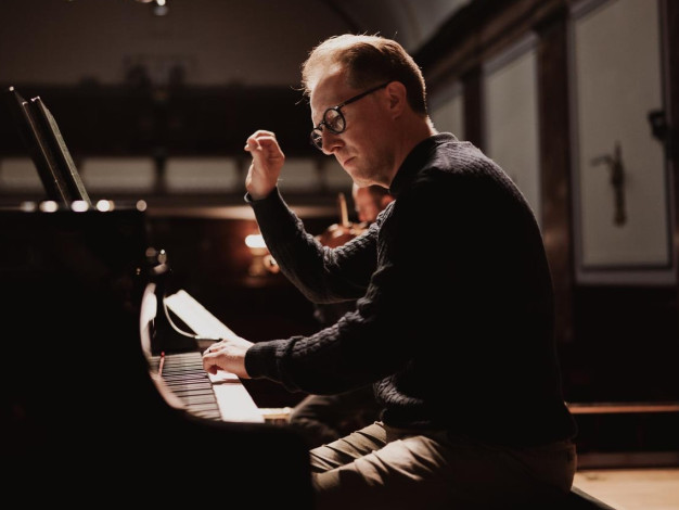 Simon Crawford-Philipps©Matthew Johnson